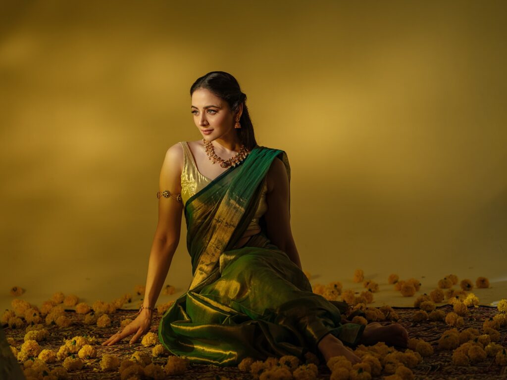 Zoya Afroz Traditional Green Saree Look Golden jewelry Desi Look Photoshoot 1