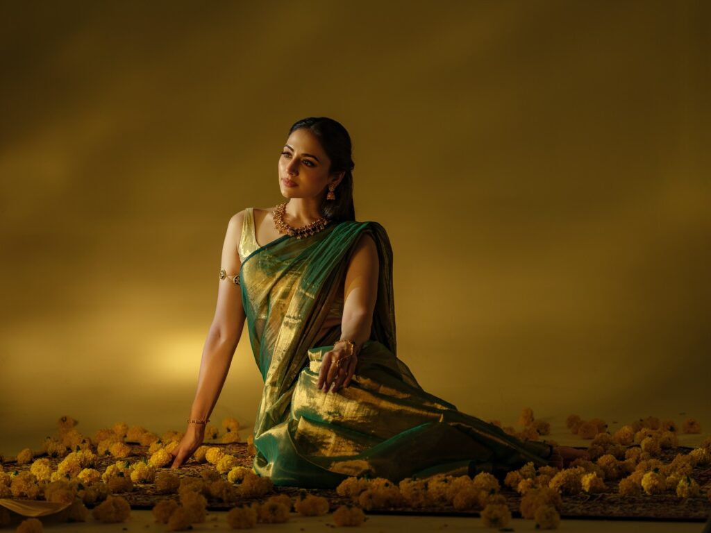 Zoya Afroz Traditional Green Saree Look Golden jewelry Desi Look Photoshoot 11