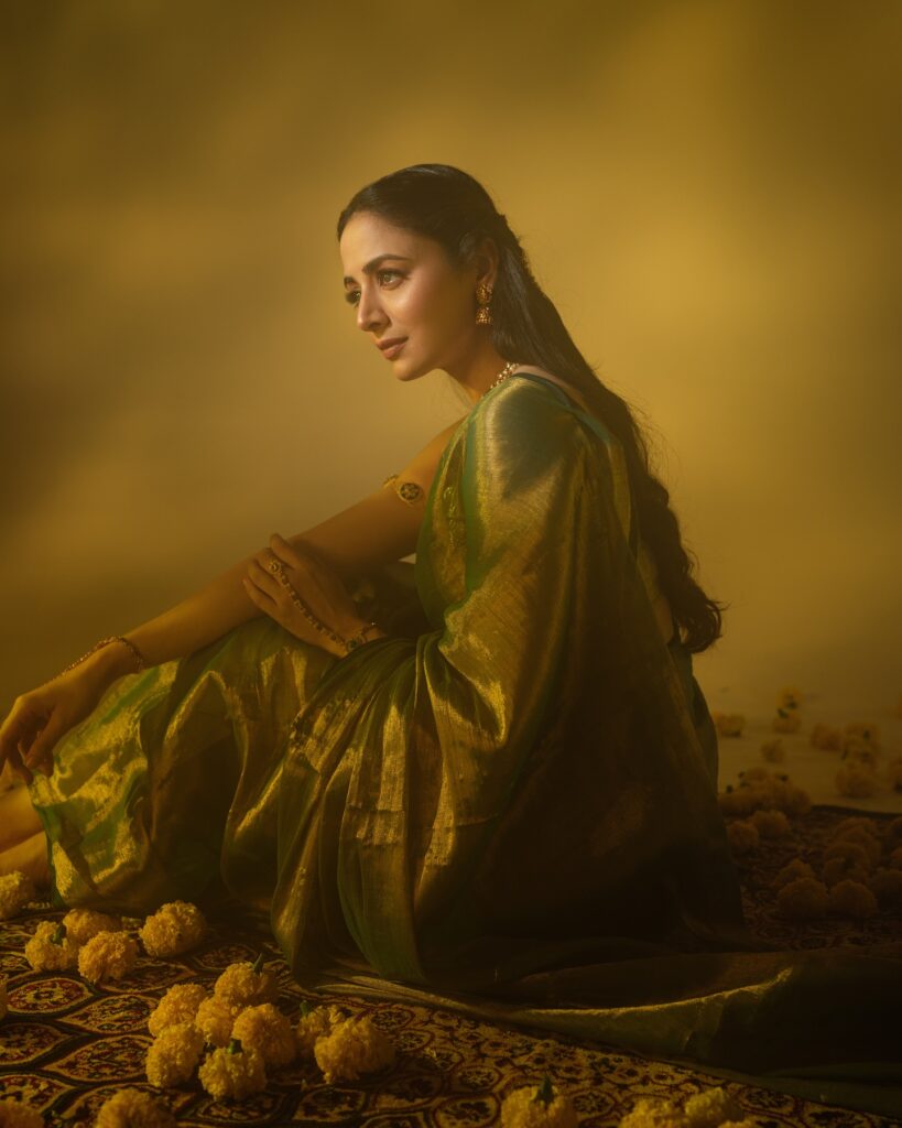 Zoya Afroz Traditional Green Saree Look Golden jewelry Desi Look Photoshoot 3