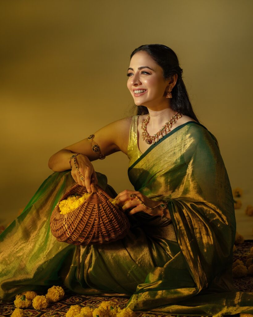 Zoya Afroz Traditional Green Saree Look Golden jewelry Desi Look Photoshoot 6