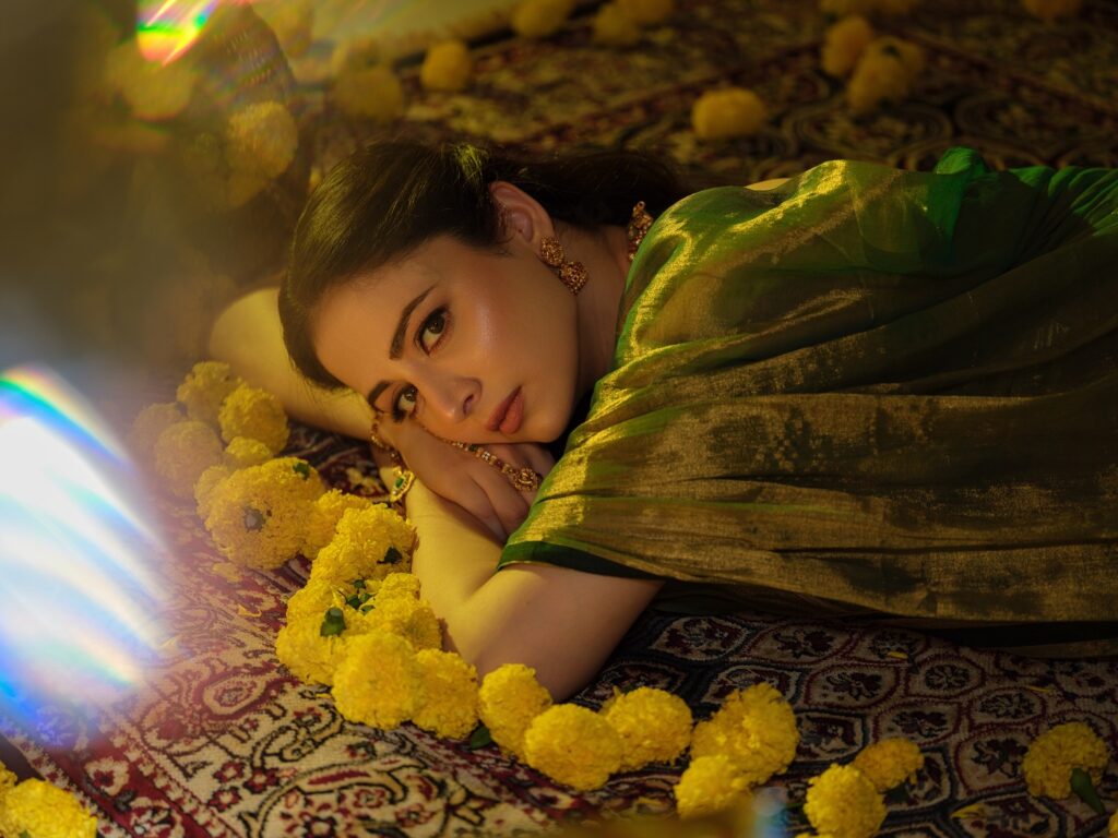 Zoya Afroz Traditional Green Saree Look Golden jewelry Desi Look Photoshoot 8