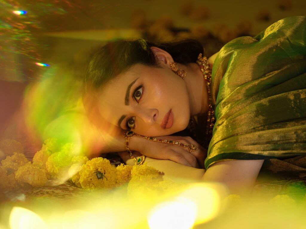 Zoya Afroz Traditional Green Saree Look Golden jewelry Desi Look Photoshoot 9