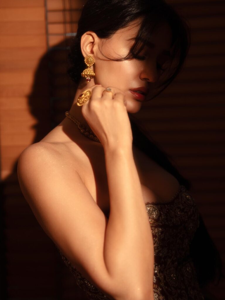 disha patani stunning red ethnic dress hd photo