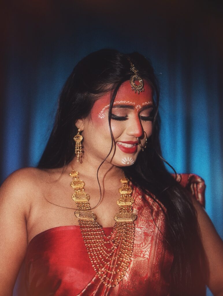 garima chaurasia ethnic look gold jewelry red saree