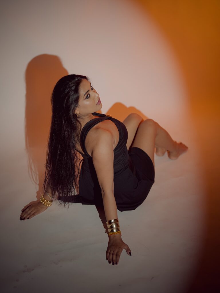 garima chaurasia sitting pose hd photo