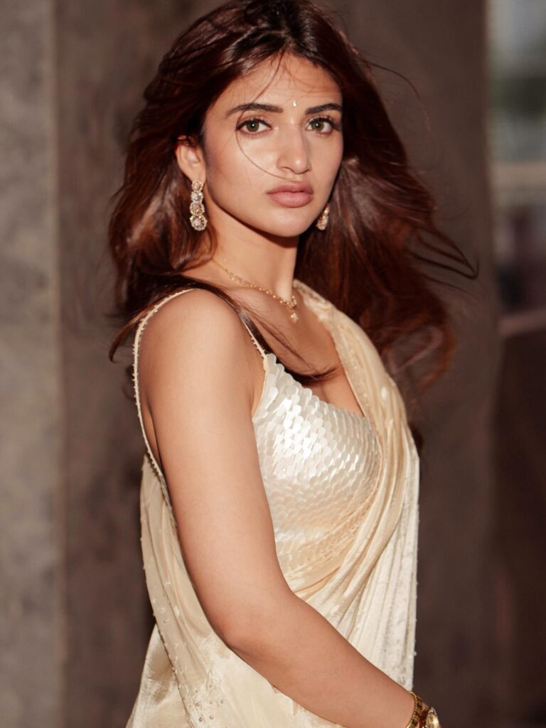 sreeleela elegant traditional fashion plain silk saree.jpg