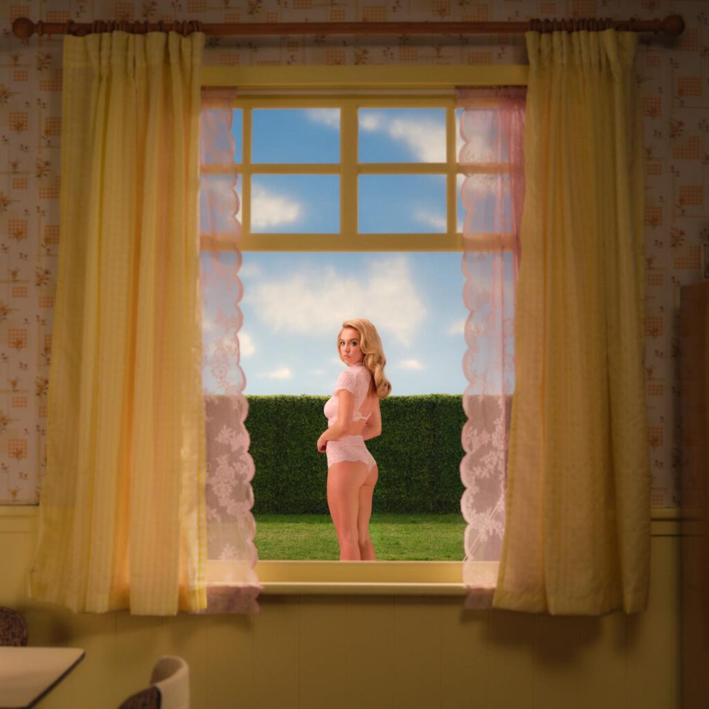 sydney sweeney bold black look image