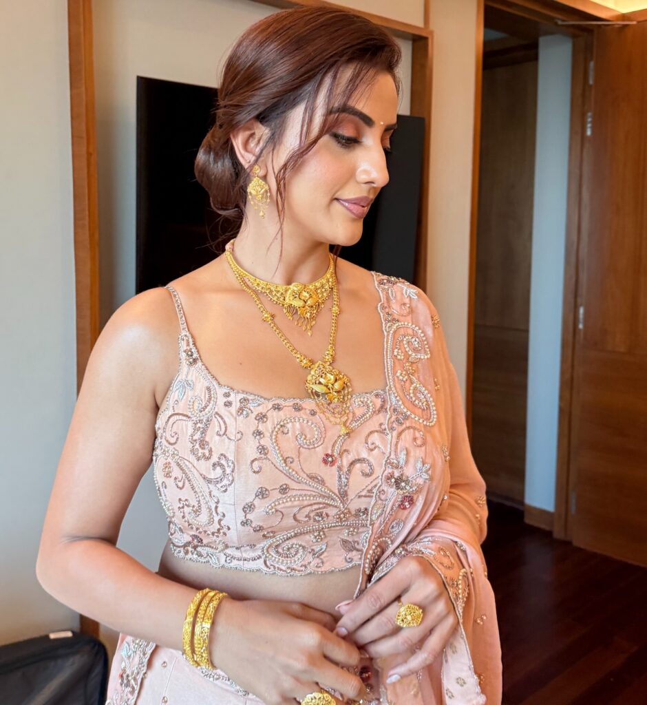 akshara singh photos in lehenga 6