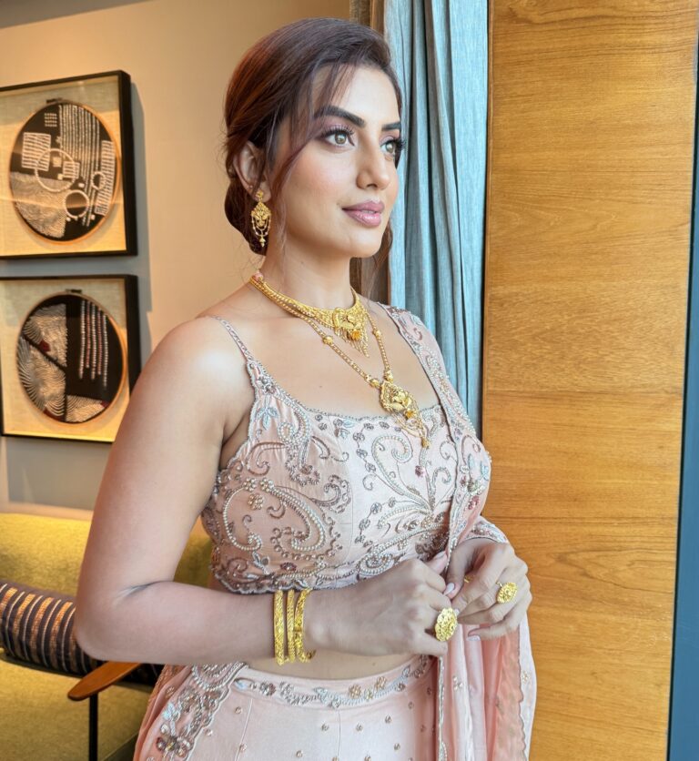 akshara singh photos in lehenga 8